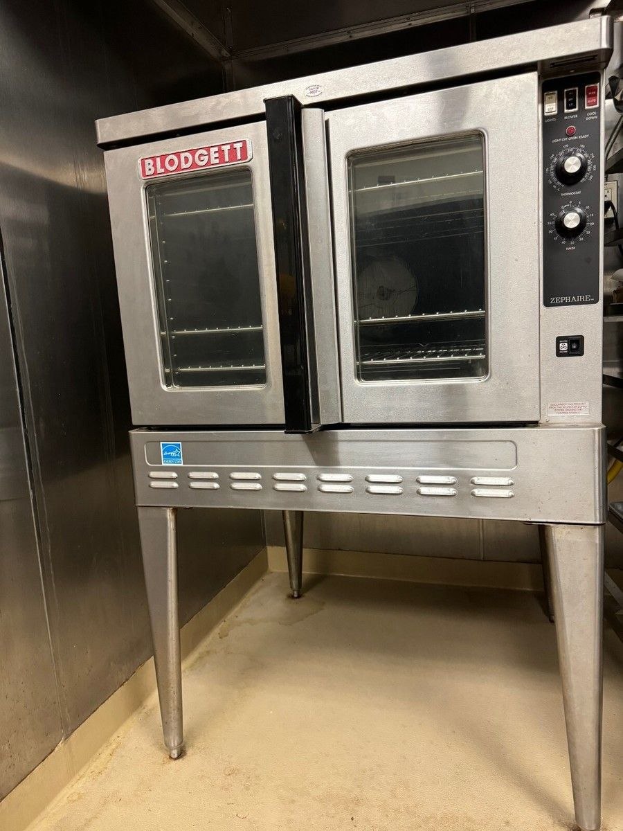 Blodgett BDO-100-G-ES Natural Gas Single Deck Full Size Gas Convection Oven - Brand New